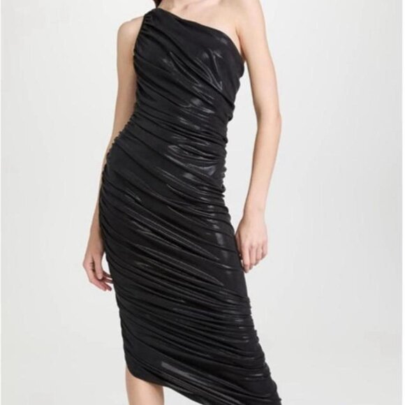 Elegant and sculptural Norma Kamali strapless maxi dress in glossy black - Picture 3 of 8